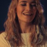 Tinne Oltmans Instagram – Dansje placeren💜 Heel hard gewerkt aan de videoclip van #voelwatikvoel met een heel fijn team. Bekijk hem vanaf nu op YouTube.