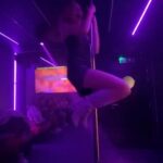 Tinne Oltmans Instagram – Well.. that escalated quickly from karaoke animal to professional pole dancer. 
Swipe to last.. #ikhebditéchtnognooitgedaan
#birthday #karaoke #poledance @joyt.antwerpen