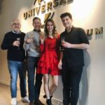 Tinne Oltmans Instagram – PLATENCONTRACT BIJ @UNIVERSALMUSICBELGIUM 🤯💃
Iets waar ik alleen maar van kon dromen, is werkelijkheid geworden. In het najaar zal ik mijn eerste solo single voorstellen en dat samen met een fantastisch team aan mijn zij! ❤
Maar eerst: schrijven schrijven schrijven! Jullie zullen de eerste zijn om alles mee te ontdekken dus hou mijn socials zeker in de gaten en check af en toe mijn stories voor stiekeme previews!
#TinneOltmans #platencontract #recorddeal