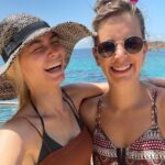 Tinne Oltmans Instagram – Zonnehoeden, ze zijn zo.. functioneel?💛 Na anderhalf jaar is het eindelijk weer zo ver, we mogen weer een stukje van de wereld samen ontdekken!