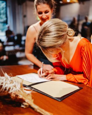 Tinne Oltmans Instagram - Mijn laatste post van 2022 geef ik aan mijn zus en een stukje van mijn speech♥️

My sister is one of the most important persons in my life. I am so happy that I’m the big sister of such a wonderful person.

There are so many words that I could say. So many stories. But there are no words, not enough minutes in a lifetime, to tell you how much I love you.

I can’t wait to see what a wonderful person you will become. Enjoy this new chapter in your love and live. You both deserve the best.
I love you.