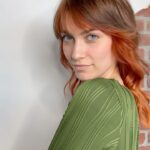 Tinne Oltmans Instagram – Omg² Na 12 jaar alle tinten blond, ga ik nu naar een andere kleur en omg³ ik vind het zo spannend haha.
Om mijn haar te verzorgen en beschermen gebruikt de kapper de #foodforsoft producten en de Multi-Use oil van @matrix 
Ps: wees lief voor elkaar🧡
Publiciteit