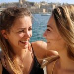 Tinne Oltmans Instagram – Geluk zit in momenten, ineens overvalt het u. ππ
Een verjaardagstaart met frambozen en uw familie. Doen wat ge graag wilt doen. Iemand die u graag ziet. Vrienden en vriendinnen. Eten op een adembenemende plek. Even niets moeten.
Op mijn 26e speelde ik mee in Grensoverschrijdend, tekende ik bij Universal, speelde in een Nederlandse bioscoopfilm #Misfit2, heb ik zo veel gereisd en nog zΓ³ veel meer. Zo benieuwd wat 27 jaar brengt! Bring it on!