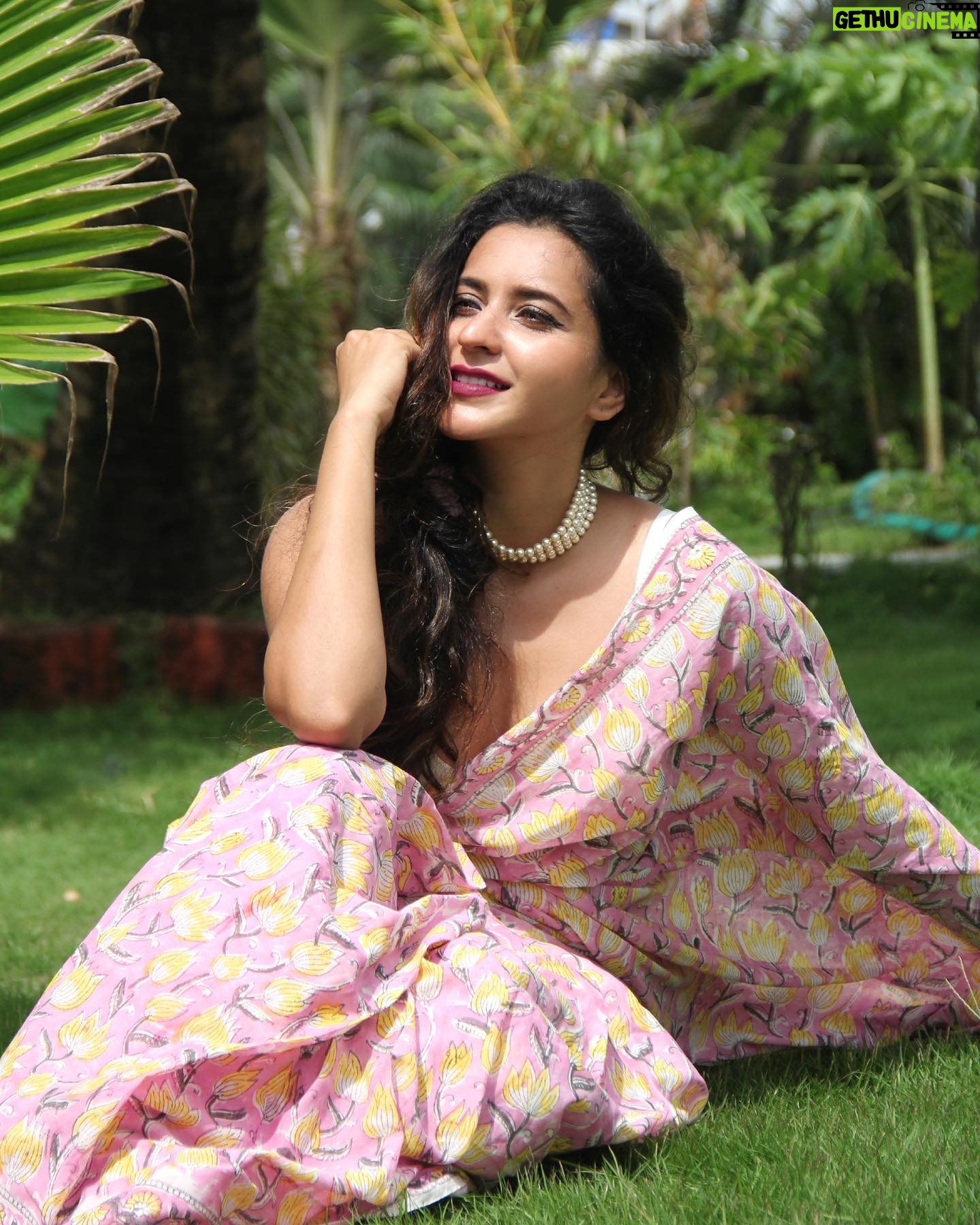 Tithi Raaj - 13.3K Likes - Could barely keep my eyes open in this monsoon sun and beach breeze. But in a saree so pretty.. one’s gotta pose !
.
USE CODE : TITHIASEEM05 & avail a 5% discount on purchase.
Celebrating a fusion of timeless elegance, beauty, style & functionality in every drape with this pre stitched saree by @aseembyaseemshakti
.
#birthdaygift #sareecollaboration #fashionfusion #timelesselegance #prestitchedsaree #oneminutesaree #allthingsart
