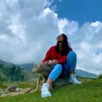Tithi Raaj Instagram - Mary had a little lamb.. So did I , for a while ;) Then I let it go .. Cause that’s how energies flow ✨ #letgo #🐑 #🌱 . #sky #winter #hills #beauty #love #lamb #sheep #red #white #yellow #green #blue #goodvibes #✨