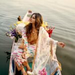 Tithi Raaj Instagram - PoV: Living a dream ✨ Wearing : @vieenrosedesignerstore #kashmir #traditions #culture #travel #luxury #lifestyle #beauty #creation #allthingsart