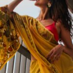 Tithi Raaj Instagram - हमेशा इश्क़ में ही जीना ✨ . #saree #aesthetic #nofilter #throwback #evenings #beauty #allthingsart