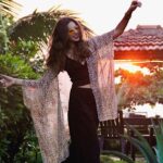 Tithi Raaj Instagram - Sunny Evenings & a Salty Spirit 🧜‍♀️ 🌞✨ . #sun #sea #salt #sand #spirit #sunset #sunshine #serene #beauty #love #beach #bliss #🌞 #✨