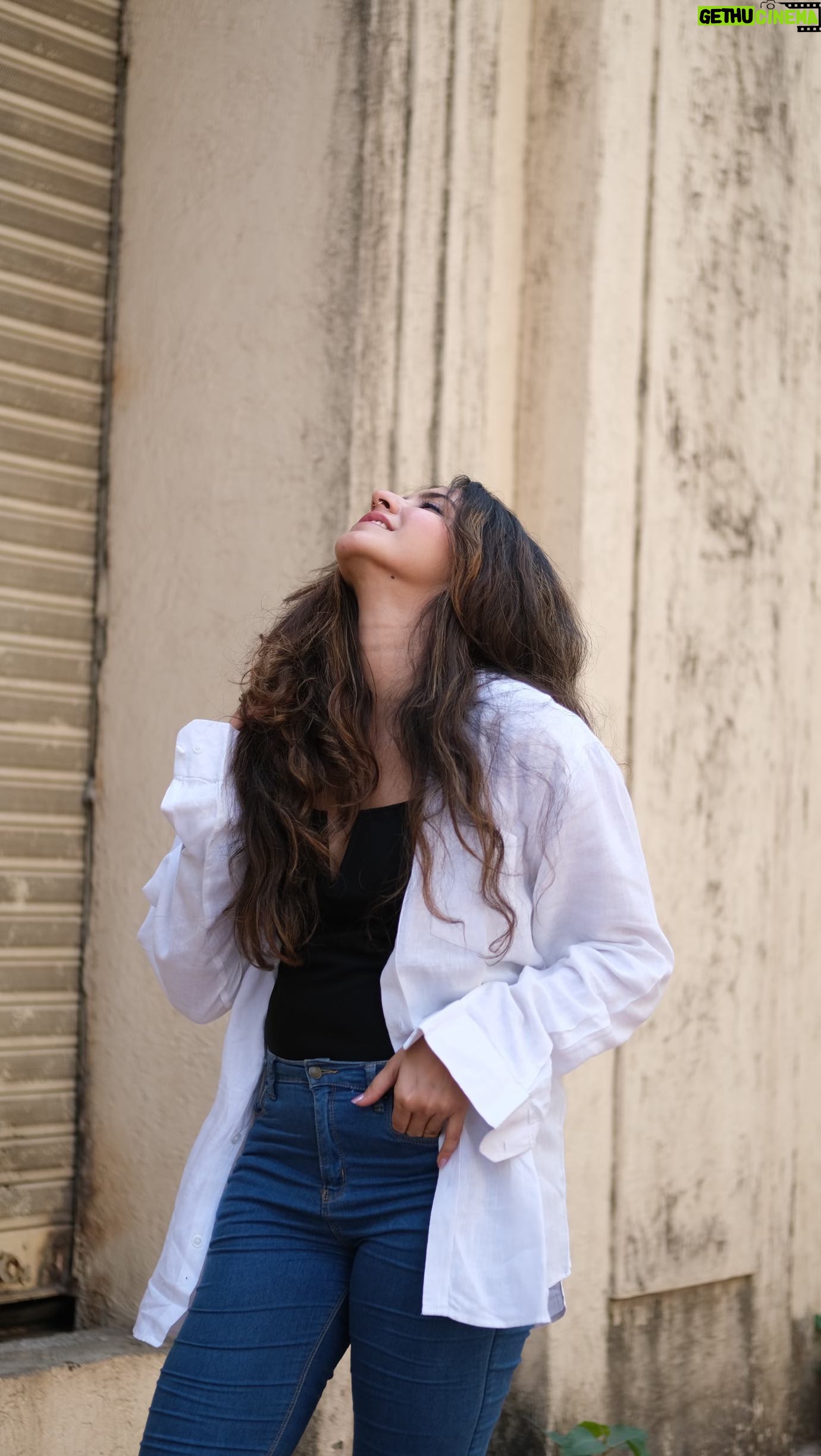 Tithi Raaj Instagram - You like me better when … 🤍 . 🎥: @journeyofendlessmiles @_to_the_cloud_ #white #mood #gooddays #🤍