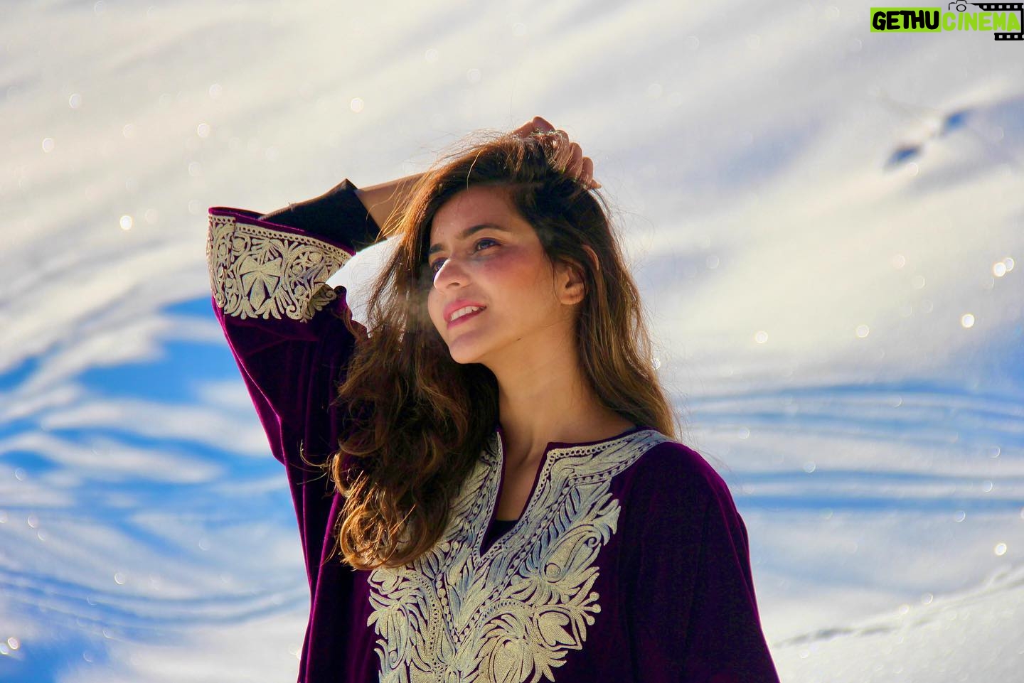 Tithi Raaj - 16.1K Likes - दिल , पश्मीना ❄️💜✨
.
#winter #sun #kissed #cold #snow #ice #purple #traditionalwear #pheran #kashmir #ethnic #travel #culture #lifestyle #allthingsart #💜