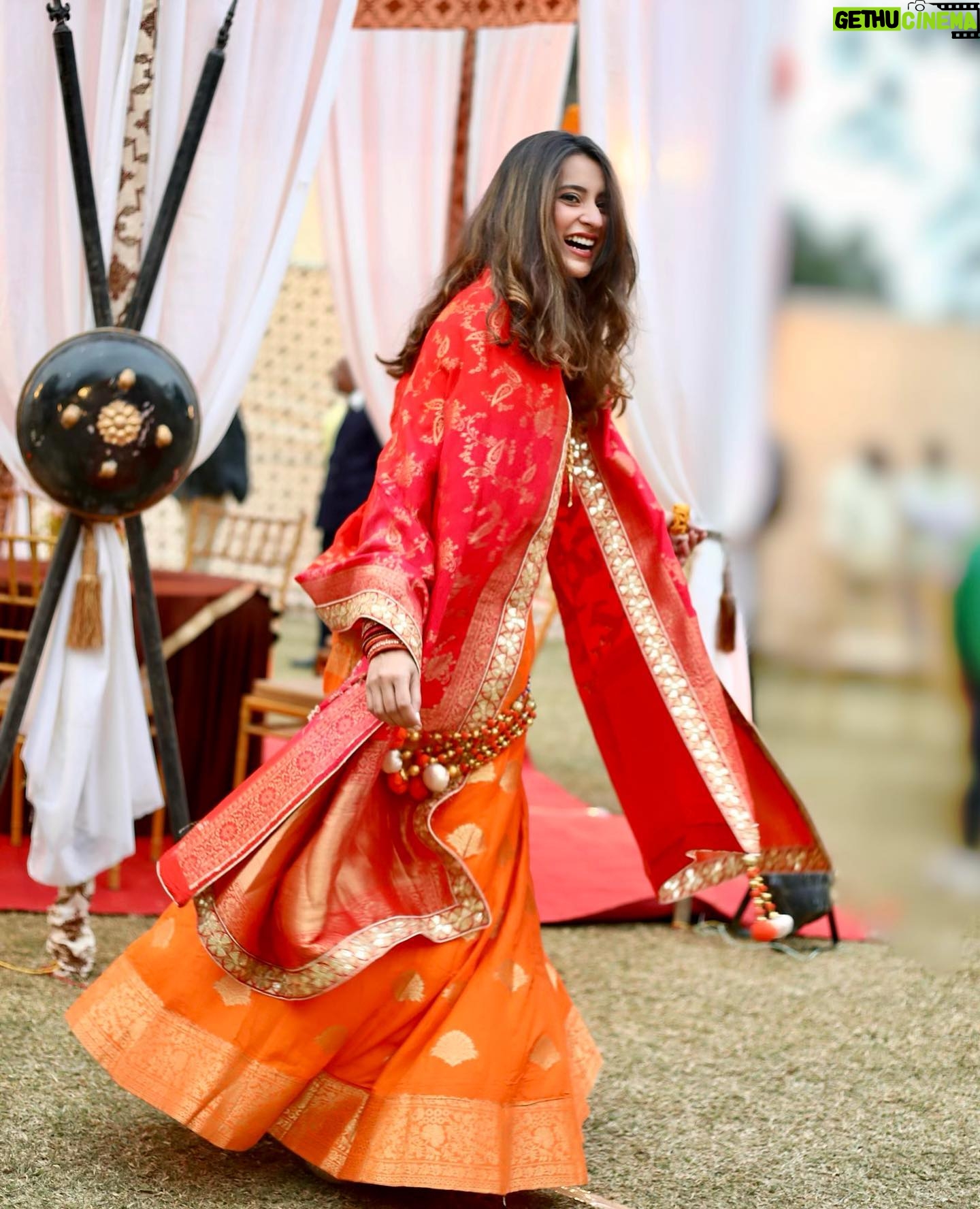 Tithi Raaj - 21.1K Likes - When you’re Happy & You know it .. Twirl 🧚🏻♀️
Picture Credit : @lumosnoxphotography ✨
.
#🌻 #✨ #happy #twirls #♥
