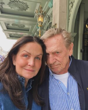 Titti Schultz Instagram - 🇬🇧 Med en favoritperson.
(Som dock aldrig ser riktigt riktigt ut på bild…)