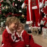 Tiziri Digne Instagram - Christmas time 🎅🏼 La tenue de noël des enfants vous plaît ? 🤩 #christmas #christmastime #noel2023 #kids #kidsfashion #family