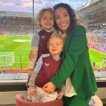 Tiziri Digne Instagram - About last night ⚽️ Soirée au stade pour le match Aston Villa/Losc , on ne pouvait pas rater ça, Lu’ qui joue contre son premier club ! 😍 Les enfants étaient ravis, le match était super, bref on a passé un bon moment ensemble 🙏🏼❤️ #family #football #conferenceleague #astonvilla