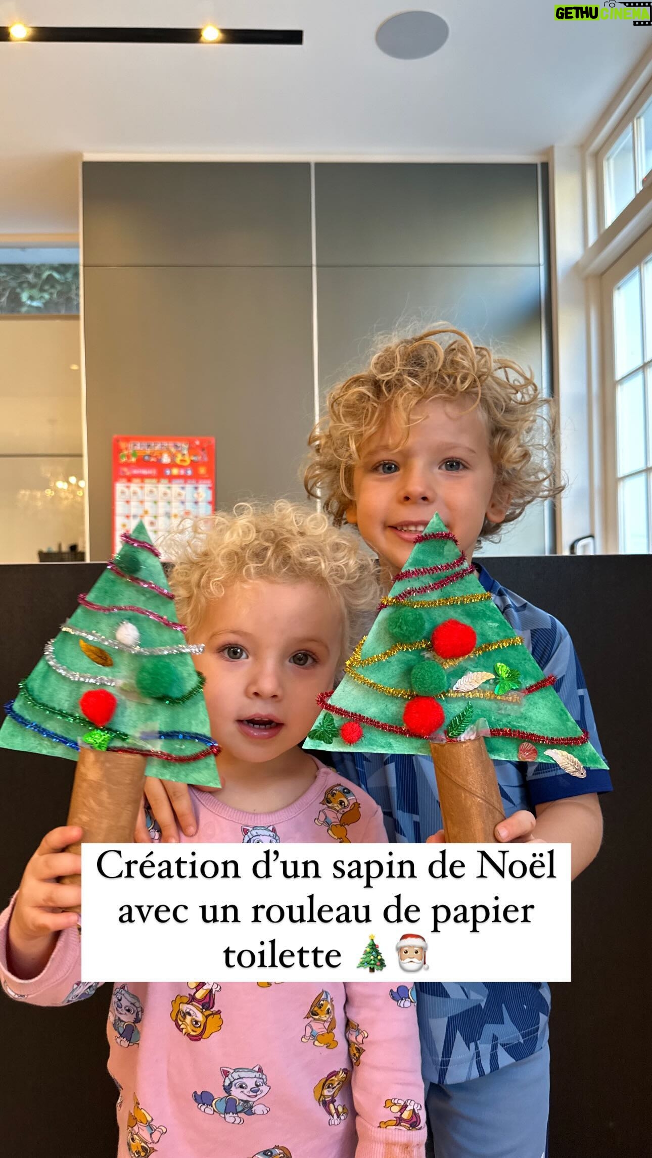 Tiziri Digne Instagram - Bricolage de Noël 🎅🏼 Je vous partage aujourd’hui une nouvelle idée d’activité créative pour préparer les fêtes & faire patienter les enfants jusqu’à Noël 🎄🎅🏼 Je vous laisse découvrir toutes les étapes à suivre dans ce réel, & je vous souhaite de passer un bon moment en famille ❤️ #activitemanuelle #activiteenfant #bricolagedenoel #sapindenoel #christmastree #ecolematernelle