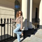 Tiziri Digne Instagram - Sunny London ☀️ Vous êtes plutôt team talon ou team basket ? Je voue une véritable passion pour les talons, je trouve ça tellement élégant, féminin, sexy … mais j’avoue que depuis la naissance de mes enfants je suis passée à la team basket 😂 #theparisianchique #fallfashion #falloutfitideas #fashioninspiration
