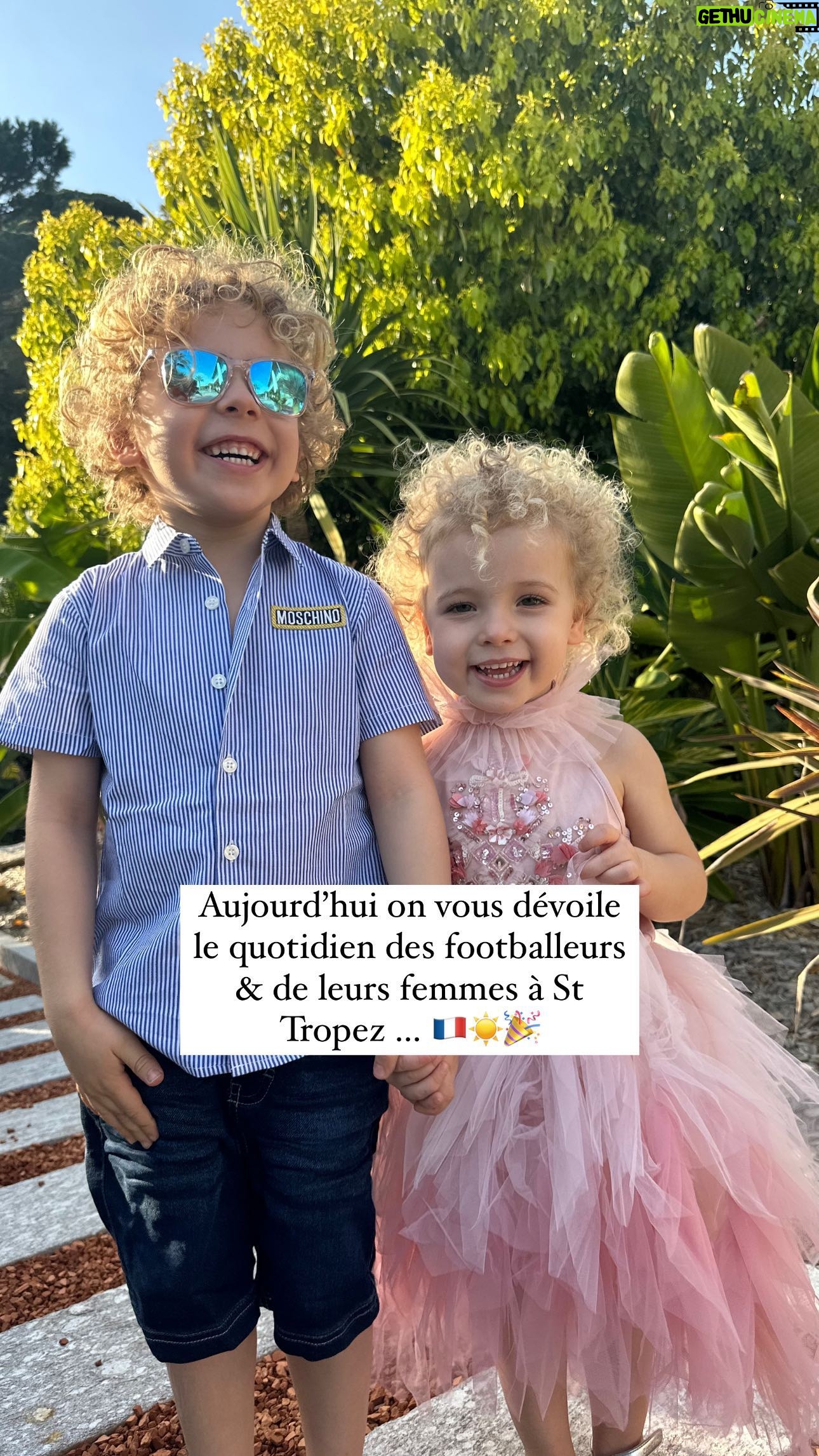 Tiziri Digne Instagram - Quelle tenue préférez-vous ? Plage, sortie ou soirée ? Dites moi tout en commentaire 📲❤️ Toutes les tenues viennent de chez @bambinifashion & grâce au code TIZIRI vous avez -20% sur l’ensemble du site (nouvelle collection & articles soldés) 🛍️ ! Vous y trouverez pleins de belles choses pour vos enfants ! 👶🏼👧🏽 #humour #famille #modeenfant #outfit #lookdujour #mode #frenchriviera #sainttropez #frereetsoeur Collaboration commerciale avec @bambinifashion