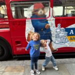 Tiziri Digne Instagram - Afternoon tea 🫖 Si vous vivez ou si vous comptez venir à Londres avec des enfants, je vous recommande ce tour en bus qui allie visite touristique & délicieux tea time sur le theme de Paddington ! On a vraiment passé un super moment ! ❤️ #london #expatlife #famille #family #sortiealondres #activiteenfant