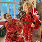Tiziri Digne Instagram – Le père noël est passé… 🎅🏼🎁

Vos enfants ont eu de beaux cadeaux ? & vous ? Dites moi tout 🤩🤩

#christmas #kids #family #famille
