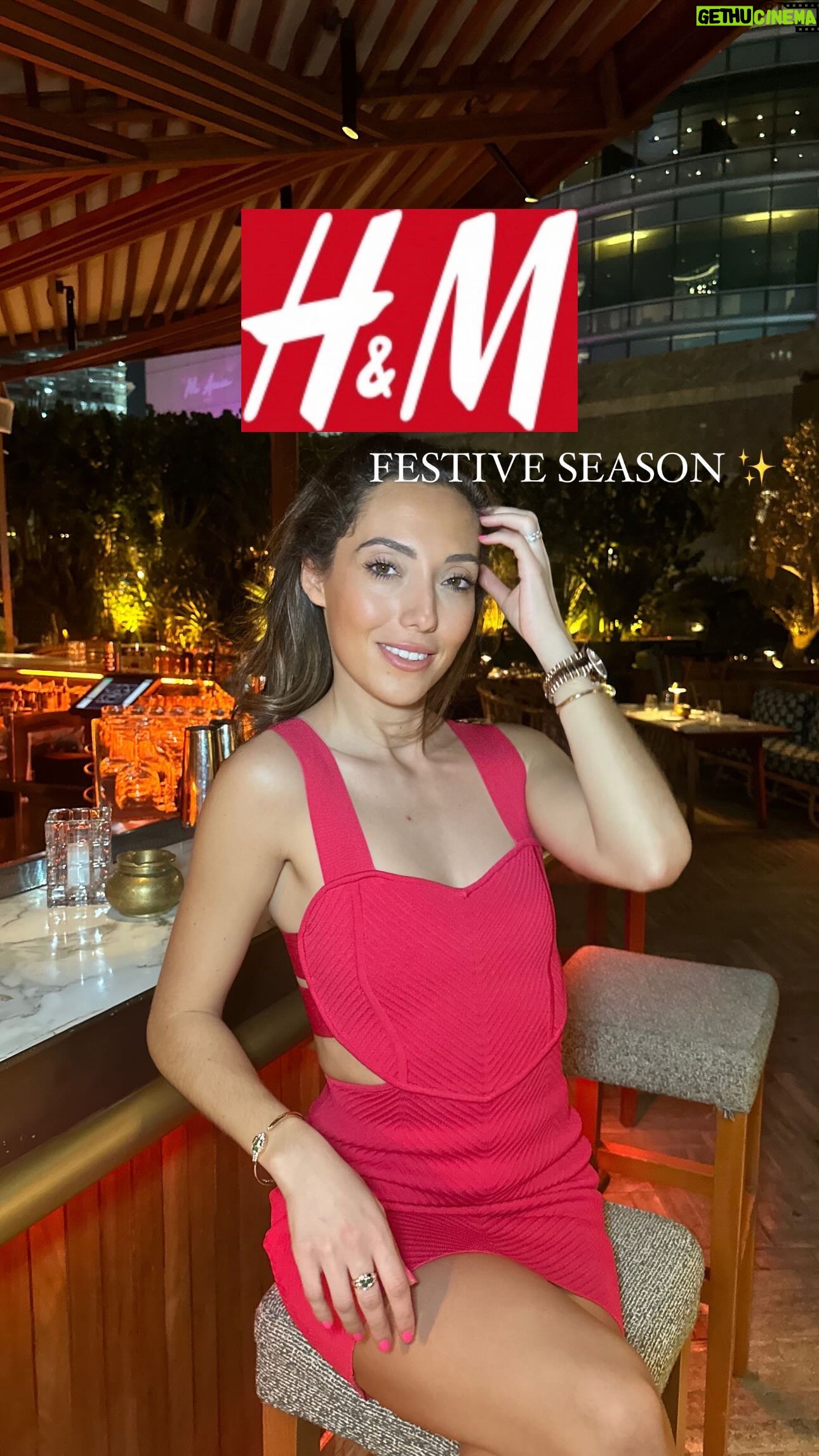 Tiziri Digne Instagram - H&M FESTIVE OUTFITS ✨ Toutes les réf sont à la fin de la vidéo, n’hésitez pas à me dire quelle est votre tenue préférée ❤️ #outfit #outfitinspiration #tryonhaul #christmasoutfit #festiveoutfit #sequindress