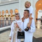 Tiziri Digne Instagram - Peaceful 🕊️🤍 #abudhabi #sheikhzayedmosque #famille #travel
