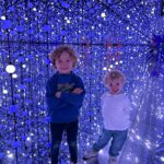 Tiziri Digne Instagram - Family time 💜 Retour sur notre expérience @bubbleplanetexperience ! Un endroit parfait pour les petits (& les grands), on en a bien profité ! 🤩 #famille #family #sortieenfamille #activiteenfant