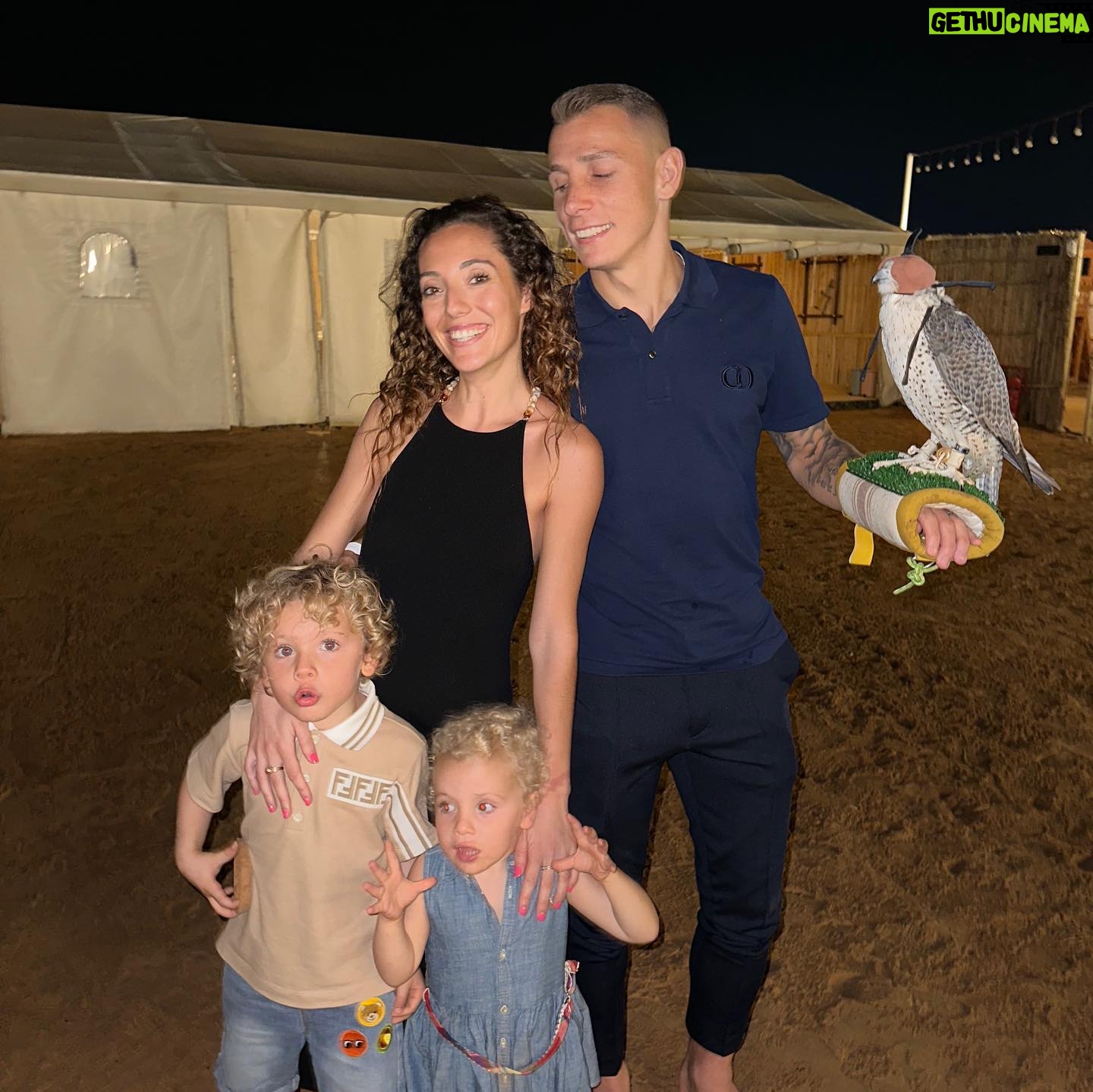Tiziri Digne Instagram - Desert adventure 🐪 Quelle soirée magnifique ! Buggy, danseuses, fire show, faucon, balade en chameau, les enfants (& les grands) étaient trop heureux ! 🙏🏼❤️ #dubai #vacances #famille #desert #uae