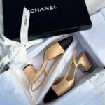 Tiziri Digne Instagram - Let’s talk … 🖤 Ouverture d’un débat aujourd’hui, les slingback de chez Chanel : In ou Out ? Donnez moi votre avis 👍🏼 ou 👎🏼 #styleblogger #outfit #theparisianchique #outfitinspiration #chanel #chanelshoes