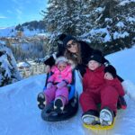 Tiziri Digne Instagram - Ski season started 🎿 On a enfin trouvé une activité qu’Inaya apprécie ici : la luge ! 🛷 si vous avez d’autres idées qui pourrait lui plaire n’hésitez pas! ❤️ #famille #family #ski #skiseason