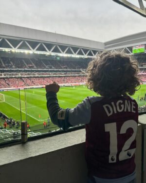Tiziri Digne Instagram - Notre mois d’avril 🌺🕊️

1/ Photo de famille pour @mamanscelebres_tfx 🎥
2/ Bien arrivé à Lille 🇫🇷
3/ Isaho & son arrière grand-mère 🇩🇿
4/ A Lille pour le match Losc/Aston Villa ⚽️
5/ Selfie mère & fils ❤️
6/ Nos cododo en famille 💕

Un mois d’avril compliqué, rempli de tristesse & de chagrin,
Un deuil qui va être long et difficile, un départ que nous n’accepterons certainement jamais, la vie est parfois si cruelle et injuste. 
Gardez toujours en tête que rien n’est acquis, que rien n’est permanent, en un instant tout peut basculer ! 
Ayez conscience que le temps qui passe ne se rattrape jamais et que l’essentiel réside dans les choses simples : la santé, la famille et l’amour !

💋❤️

#family #famille #love