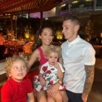 Tiziri Digne Instagram - Insta VS Reality ❤️ & vous plutôt restau’ en couple ou en famille ? #family #couple #love #famille #matchymatchy