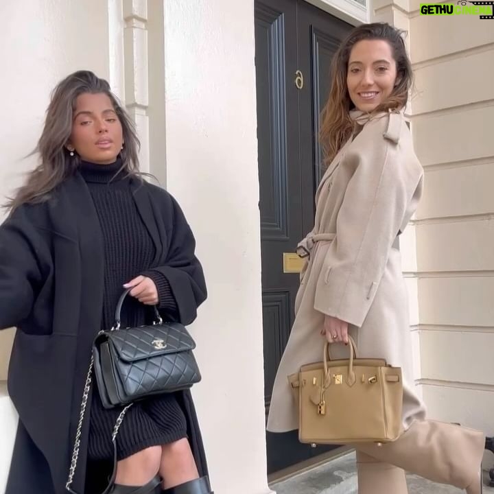 Tiziri Digne Instagram - Style our shark boots with us ! 🖤 Outfit matchy matchy entre sœurs ! Vous êtes plutôt team full beige ou full black ? Donnez nous votre avis ❤️ #sharkboots #matchymatchy #lookdujour #outfit #mode