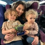 Tiziri Digne Instagram – On the road … 🚆

Nous sommes bien arrivés, les enfants ont été sages, et sont super contents d’être ici ! Je vous partage évidemment tout ça en story dès demain ! ❤️

#vacances #famille #voyageenfamille #viedemaman