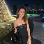 Tiziri Digne Instagram - Dubai by night ✨ Réf de nos tenues : Ma combi’ @zara 8734/813 Inaya robe @manegeensucre Isaho polo & shirt @ralphlauren #dubai #outfit #ootdfashion #styleblogger