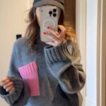 Tiziri Digne Instagram - Good morning 💕 Vous aimez cette tenue ? (Vidéo 2 pour le look entier 📲) J’adore associer le gris & le rose je trouve ça super jolie ! Je vous souhaite une belle journée, meilleure que la façon dont a commencé la mienne ! 😂🤬 #outfit #styleblogger #theparisianchique #lookdujour #mode