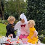 Tiziri Digne Instagram - À quelques jours de Pâques, partagez des moments de partage en famille et créez des souvenirs inoubliables avec les nouveautés @kinderfr ! 🐣🍫 Cette année la chasse aux œufs n’aura jamais été aussi gourmande ! Les enfants sont heureux de découvrir la toute nouvelle Poule d’Or Kinder dans son petit panier ainsi que les Kinder Mini Friends. Sans oublier les incontournables Maxi Kinder Surprise avec la grande surprise à l’intérieur ! 🍫 Avec Kinder tout est réuni pour passer un moment unique de partage & de bonheur en famille ! 💕 Alors, prêts pour une chasse aux œufs pleines de surprises & de gourmandises ? 🍫 #kinder Collaboration commerciale Pour votre santé, évitez de grignoter entre les repas www.mangerbouger.fr