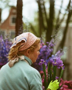 Tjitske Reidinga Instagram - Morgen vanaf 11 uur staan er bloemen klaar voor moeders die vandaag niet zo’n fijne dag vinden .🌸foto is gemaakt door @johanna.hagen
