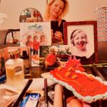 Tjitske Reidinga Instagram – Dank jullie wel lief publiek .Het waren intense maanden .Ik heb mijn vader verloren maar mijn speelplezier is dankzij jullie weer helemaal terug .Na de zomer ga ik verder met mijn voorstelling .Dank je wel @corienvanderzwaag en @martinebakkerofficieel voor het werken met een vrouw met een rugzakje of zeg maar rugzak 😂#moretheater 🤎