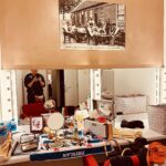 Tjitske Reidinga Instagram – Dank jullie wel lief publiek .Het waren intense maanden .Ik heb mijn vader verloren maar mijn speelplezier is dankzij jullie weer helemaal terug .Na de zomer ga ik verder met mijn voorstelling .Dank je wel @corienvanderzwaag en @martinebakkerofficieel voor het werken met een vrouw met een rugzakje of zeg maar rugzak π#moretheater π€