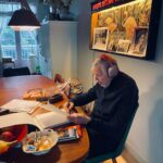 Tjitske Reidinga Instagram – @podimo_nl Een gesprek tussen mij en mijn vader s’avonds laat op de bank .🤎Fijn weekend lief luister clubje 🤎