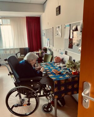 Tjitske Reidinga Instagram - Mijn moeder waar ik zoveel van hou #parkinsonsucks#maarwemakenerwatvan#langleveverpleegkundigen 🙏🏽🦊🤎