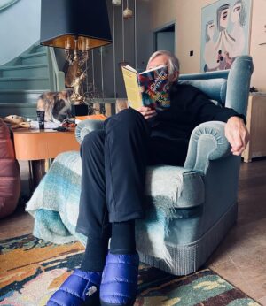 Tjitske Reidinga Instagram - @podimo_nl Een gesprek tussen mij en mijn vader s’avonds laat op de bank .🤎Fijn weekend lief luister clubje 🤎