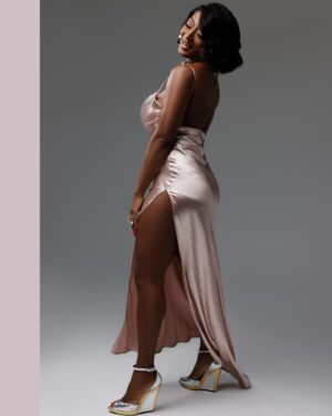 Toccara Jones Instagram - Pure happiness & joy starts from the inside, sometimes you just have to go in & dig a little deeper to find it💓💞

GLAM TEAM-
Make Up:
@Geishaboii 

Hair: 
@Derekjhair 

Styling: 
@royalfudgestyling

Photography: 
@leslieandrewsphoto

Creative Director:
@passionatechonvill of @pmcmarketing

#Swipe #fashion #supermodel #toccara #style #happiness #joy