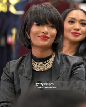 Toccara Jones Instagram - Be sure to check your girl out in last week’s episode of @wetv new hit show “Bold & Bougie” executive produced by my favorite guy @thecarlosking_ 

I had the pleasure of gracing the runway for the beautiful @producerprincess new fashion line launch partnership with @dillards 👏🏽👏🏽👏🏽

Check out the episode and let me know what you think 🥰🫶🏽

📸: @gettyimages | @d_whyte