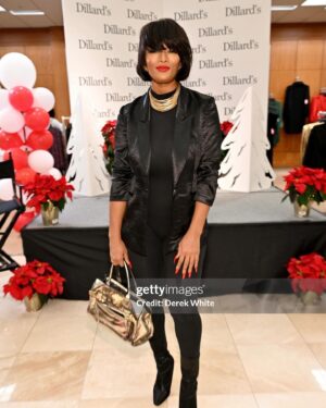 Toccara Jones Instagram - Be sure to check your girl out in last week’s episode of @wetv new hit show “Bold & Bougie” executive produced by my favorite guy @thecarlosking_ 

I had the pleasure of gracing the runway for the beautiful @producerprincess new fashion line launch partnership with @dillards 👏🏽👏🏽👏🏽

Check out the episode and let me know what you think 🥰🫶🏽

📸: @gettyimages | @d_whyte