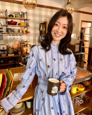 Tomoka Kurokawa Instagram - ♡
今夜は第8話🏠🐈
ついにドラマも終盤戦に向かいます😽✨お楽しみに🎵
▫️
#リビングの松永さん
#リビ松
#シェアハウス
#マグカップ 
#朝子はブラウン