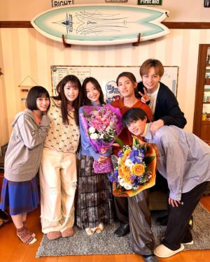 Tomoka Kurokawa Instagram - ♡
最後までご視聴ありがとうございました💐
仲良く過ごせたメンバーとだからこそ素敵な日常を感じられるリビングのシーンがお届けできたかなと思っています🏠🐈
シェアハウスメンバーのみんな、ありがとう☺️また会おうね❣️
▫️
#リビングの松永さん
#リビ松
#中島健人 さん
#髙橋ひかる さん
#向井康二 さん
#藤原大祐 さん
#大久保桜子 さん
#岩下慶子 さん
#黒川智花