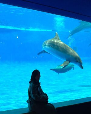 Tomoka Kurokawa Instagram - ♡
第10話もご視聴ありがとうございました🌟水族館での写真です🐠
▫️
#リビングの松永さん
#リビ松
#水族館