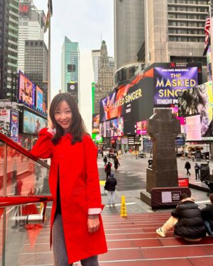 Tomoka Kurokawa Instagram - ♡
ニューヨークに戻ってきました☺️
🌏
#黒川智花のNY珍道中
#智花inNY
#nyc
#NewYork 
#timessquare
#ニューヨーク生活
#kenradioの時間 は出演しますよ😉