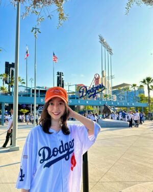 Tomoka Kurokawa Instagram - ♡
なんと今度はロサンゼルスに来ています🌴
まずは野球観戦へ⚾️✨
大谷選手を含め6本ものホームランを見る事ができて感激でした🥳
🌍
#黒川智花のNY珍道中
#智花inNY
#nyc
#ニューヨーク生活
#losangeles
#dodgers 
#dodgersbaseball 
#dodgersstadium